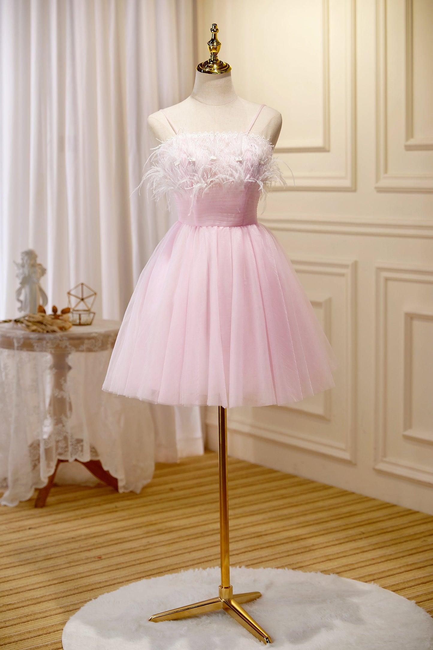 Pink Feather Spaghetti Straps Tulle Short Homecoming Dresses