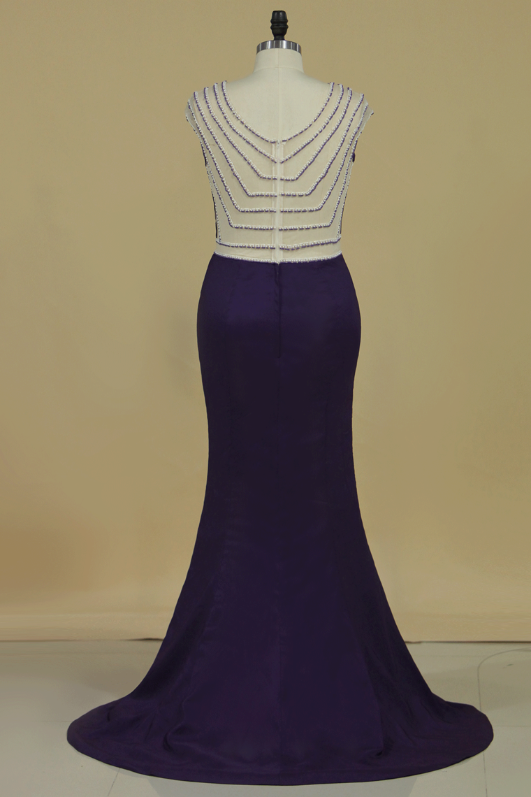 Plus Size V Neck Mermaid/Trumpet Prom Dresses With Beading Sweep Train