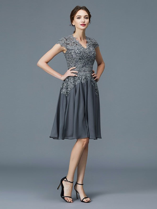 A-Line/Princess V-neck Chiffon Applique Sleeveless Knee-Length Mother of the Bride Dresses DFP0007297