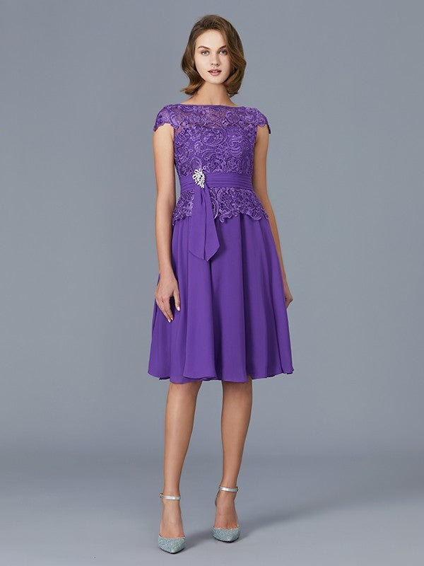 A-Line/Princess Bateau Chiffon Knee-Length Beading Sleeveless Mother of the Bride Dresses DFP0007365