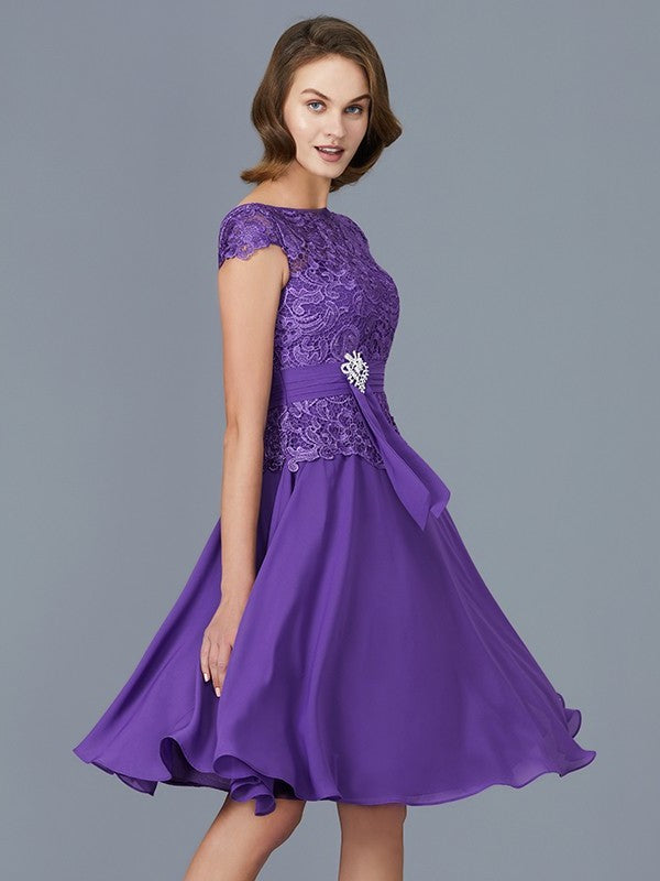 A-Line/Princess Bateau Chiffon Knee-Length Beading Sleeveless Mother of the Bride Dresses DFP0007365