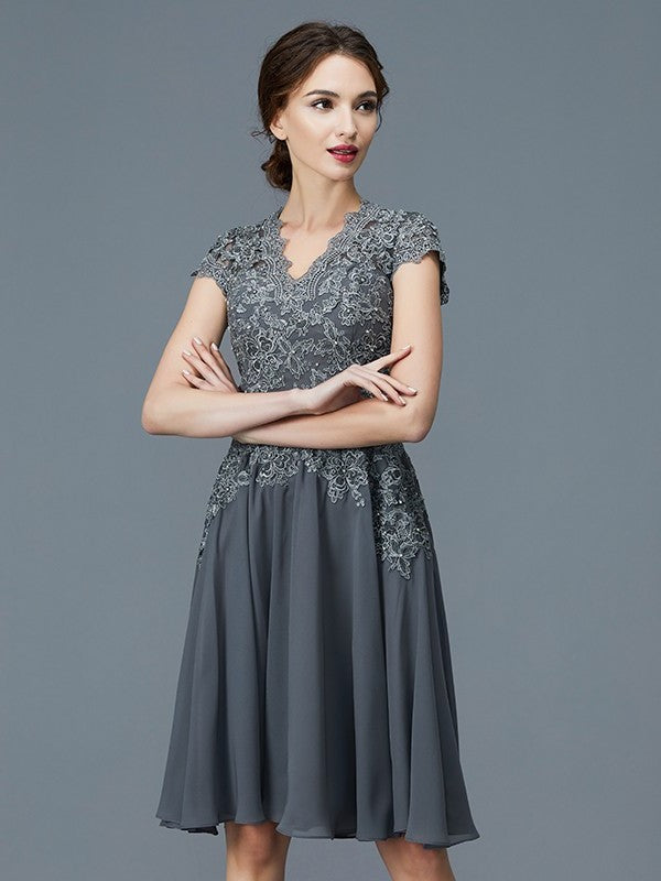 A-Line/Princess V-neck Chiffon Applique Sleeveless Knee-Length Mother of the Bride Dresses DFP0007297